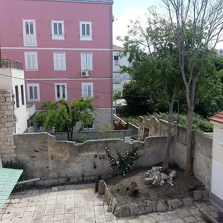 Bace Apartment Split